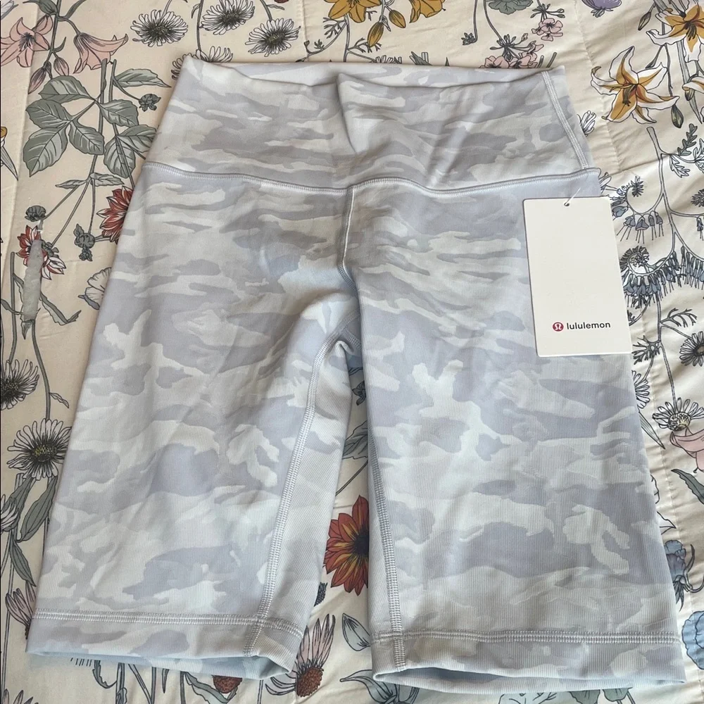 Lululemon wunder under HR  Camo Bike Shorts